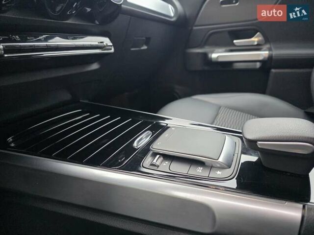 Черный Мерседес EQB, объемом двигателя 0 л и пробегом 71 тыс. км за 27777 $, фото 13 на Automoto.ua