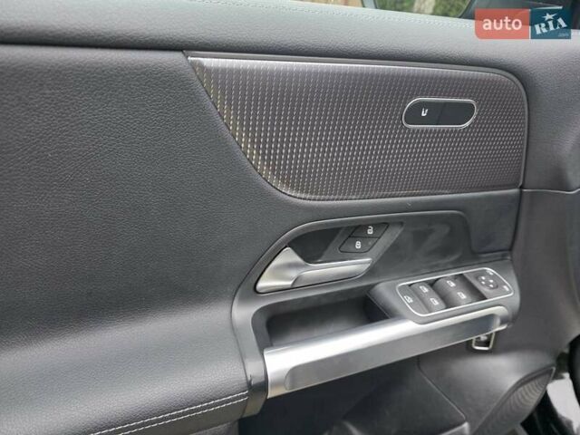 Черный Мерседес EQB, объемом двигателя 0 л и пробегом 71 тыс. км за 27777 $, фото 12 на Automoto.ua