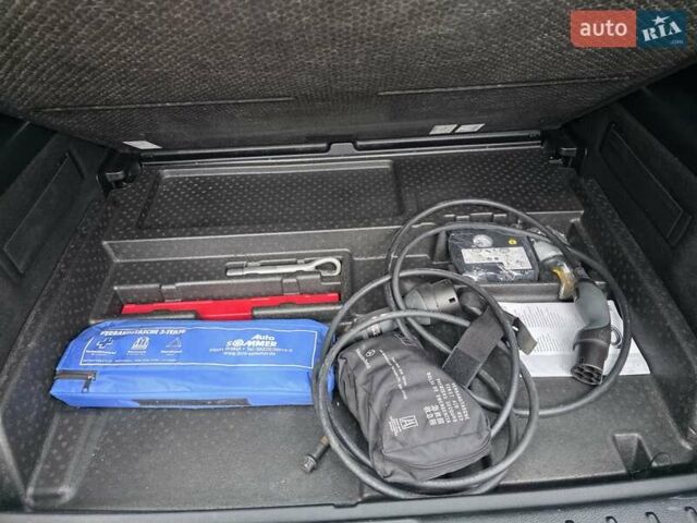 Черный Мерседес EQB, объемом двигателя 0 л и пробегом 71 тыс. км за 27777 $, фото 19 на Automoto.ua