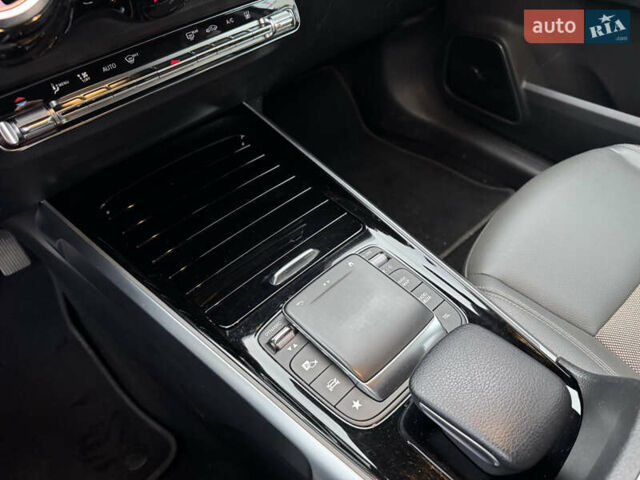 Черный Мерседес EQB, объемом двигателя 0 л и пробегом 69 тыс. км за 29999 $, фото 32 на Automoto.ua