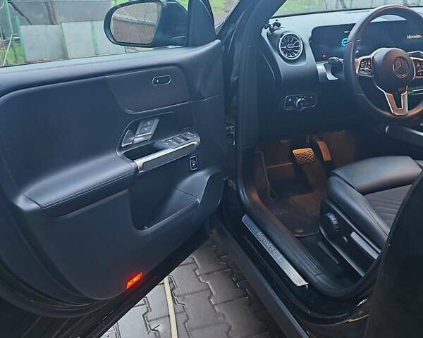 Черный Мерседес EQB, объемом двигателя 0 л и пробегом 14 тыс. км за 37000 $, фото 10 на Automoto.ua
