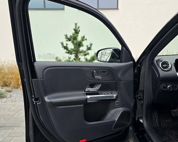 Черный Мерседес EQB, объемом двигателя 0 л и пробегом 14 тыс. км за 35500 $, фото 20 на Automoto.ua