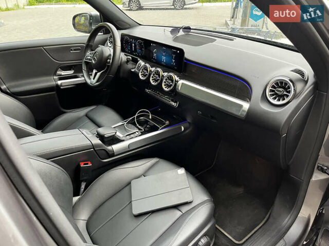 Серый Мерседес EQB, объемом двигателя 0 л и пробегом 41 тыс. км за 34500 $, фото 8 на Automoto.ua