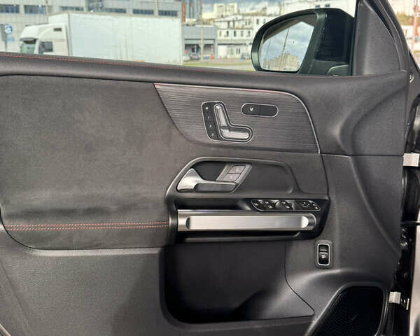 Серый Мерседес EQB, объемом двигателя 0 л и пробегом 45 тыс. км за 34500 $, фото 12 на Automoto.ua