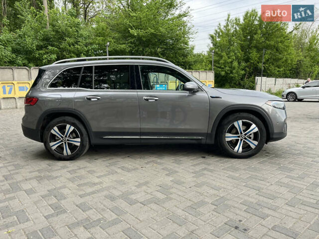 Серый Мерседес EQB, объемом двигателя 0 л и пробегом 41 тыс. км за 34500 $, фото 3 на Automoto.ua