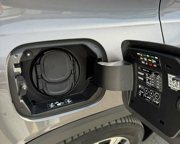 Сірий Мерседес EQB, об'ємом двигуна 0 л та пробігом 37 тис. км за 35141 $, фото 8 на Automoto.ua