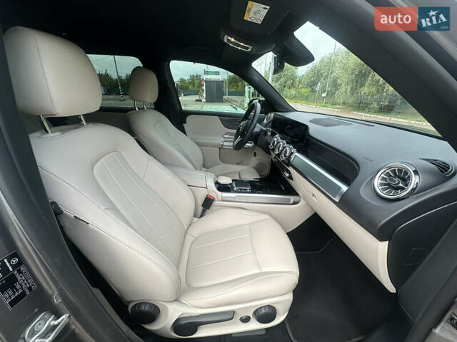 Серый Мерседес EQB, объемом двигателя 0 л и пробегом 31 тыс. км за 33999 $, фото 39 на Automoto.ua