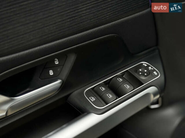 Синій Мерседес EQB, об'ємом двигуна 0 л та пробігом 64 тис. км за 29500 $, фото 21 на Automoto.ua