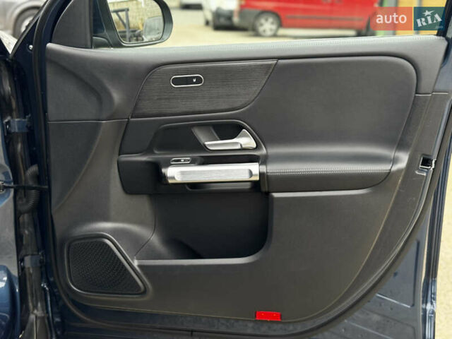 Синій Мерседес EQB, об'ємом двигуна 0 л та пробігом 64 тис. км за 29500 $, фото 54 на Automoto.ua