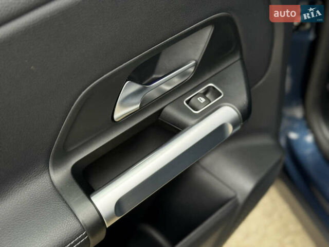 Синій Мерседес EQB, об'ємом двигуна 0 л та пробігом 64 тис. км за 29500 $, фото 39 на Automoto.ua