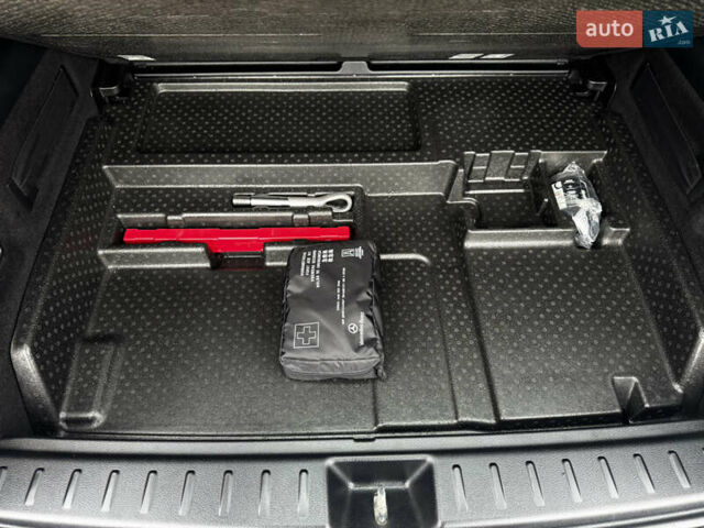 Синій Мерседес EQB, об'ємом двигуна 0 л та пробігом 64 тис. км за 29500 $, фото 45 на Automoto.ua