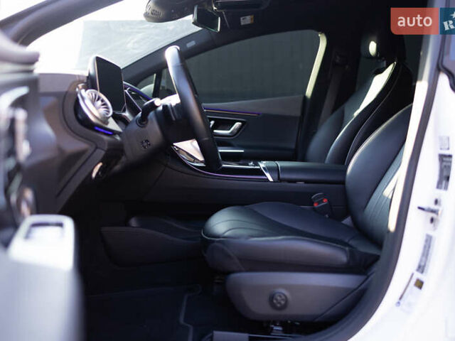 Белый Мерседес EQE, объемом двигателя 0 л и пробегом 36 тыс. км за 52500 $, фото 16 на Automoto.ua