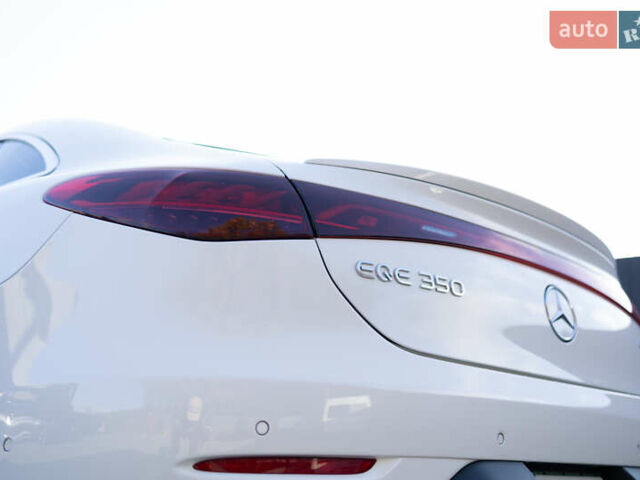 Белый Мерседес EQE, объемом двигателя 0 л и пробегом 36 тыс. км за 52500 $, фото 5 на Automoto.ua