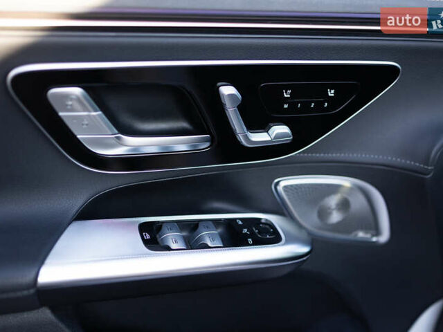 Белый Мерседес EQE, объемом двигателя 0 л и пробегом 36 тыс. км за 52500 $, фото 37 на Automoto.ua