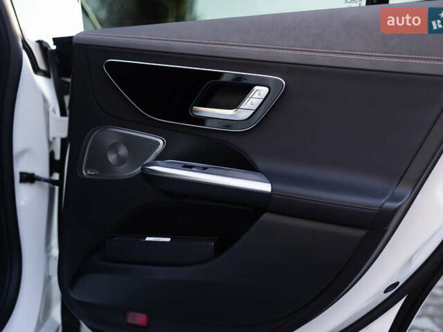 Белый Мерседес EQE, объемом двигателя 0 л и пробегом 36 тыс. км за 52500 $, фото 36 на Automoto.ua