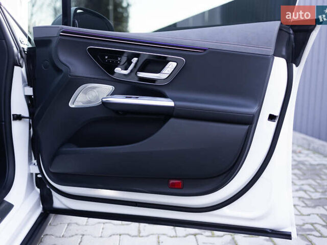 Белый Мерседес EQE, объемом двигателя 0 л и пробегом 36 тыс. км за 52500 $, фото 24 на Automoto.ua