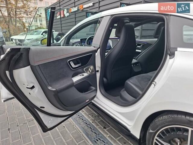 Белый Мерседес EQE, объемом двигателя 0 л и пробегом 8 тыс. км за 59900 $, фото 21 на Automoto.ua