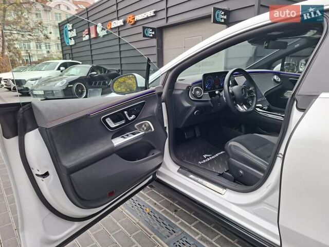Белый Мерседес EQE, объемом двигателя 0 л и пробегом 8 тыс. км за 59900 $, фото 8 на Automoto.ua