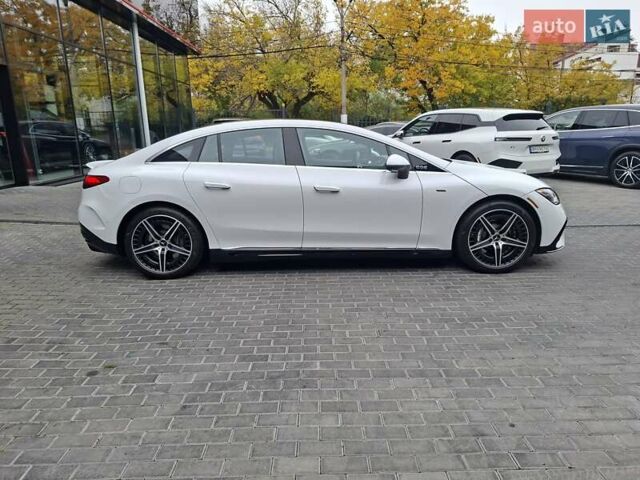 Белый Мерседес EQE, объемом двигателя 0 л и пробегом 8 тыс. км за 59900 $, фото 2 на Automoto.ua
