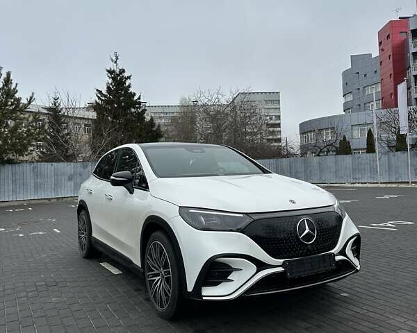 Белый Мерседес EQE, объемом двигателя 0 л и пробегом 15 тыс. км за 73900 $, фото 1 на Automoto.ua