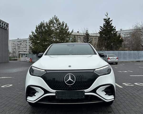Белый Мерседес EQE, объемом двигателя 0 л и пробегом 15 тыс. км за 73900 $, фото 2 на Automoto.ua