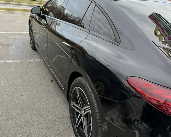 Чорний Мерседес EQE, об'ємом двигуна 0 л та пробігом 4 тис. км за 46000 $, фото 2 на Automoto.ua