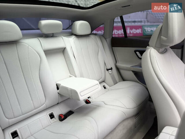 Черный Мерседес EQE, объемом двигателя 0 л и пробегом 28 тыс. км за 45900 $, фото 55 на Automoto.ua