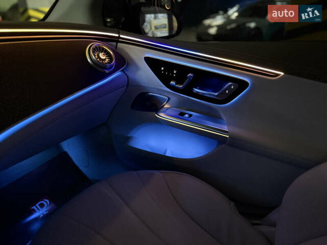 Черный Мерседес EQE, объемом двигателя 0 л и пробегом 28 тыс. км за 45900 $, фото 64 на Automoto.ua