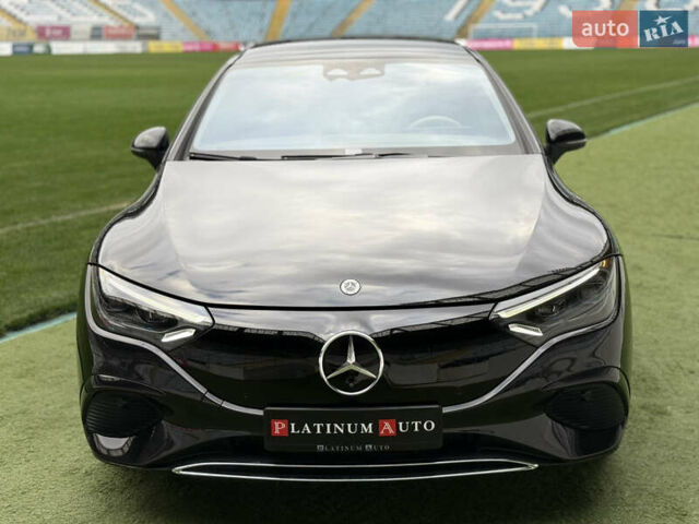 Черный Мерседес EQE, объемом двигателя 0 л и пробегом 28 тыс. км за 45900 $, фото 1 на Automoto.ua