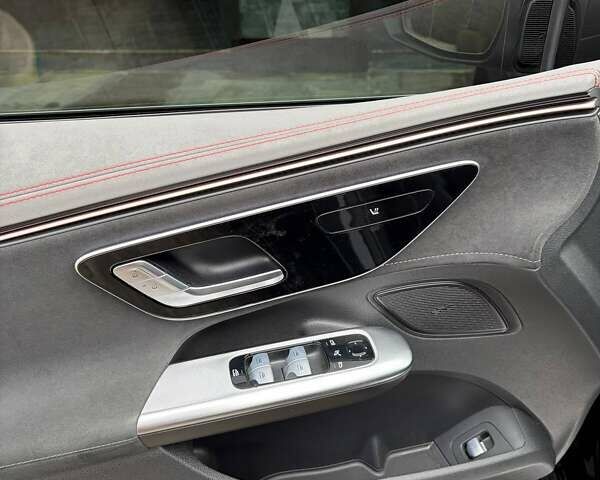 Черный Мерседес EQE, объемом двигателя 0 л и пробегом 55 тыс. км за 53130 $, фото 6 на Automoto.ua