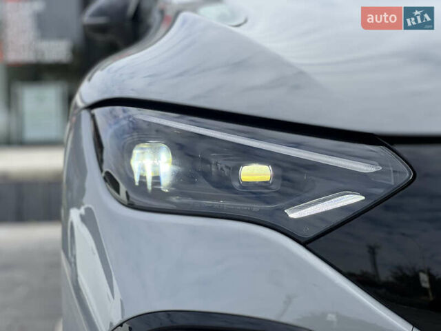 Сірий Мерседес EQE, об'ємом двигуна 0 л та пробігом 50 тис. км за 68000 $, фото 6 на Automoto.ua