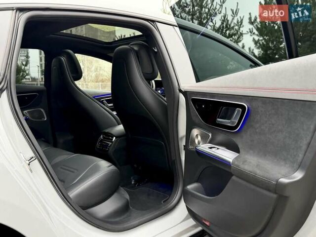 Серый Мерседес EQE, объемом двигателя 0 л и пробегом 41 тыс. км за 59900 $, фото 43 на Automoto.ua