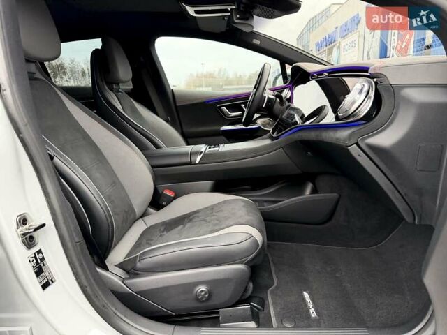 Серый Мерседес EQE, объемом двигателя 0 л и пробегом 46 тыс. км за 49999 $, фото 40 на Automoto.ua