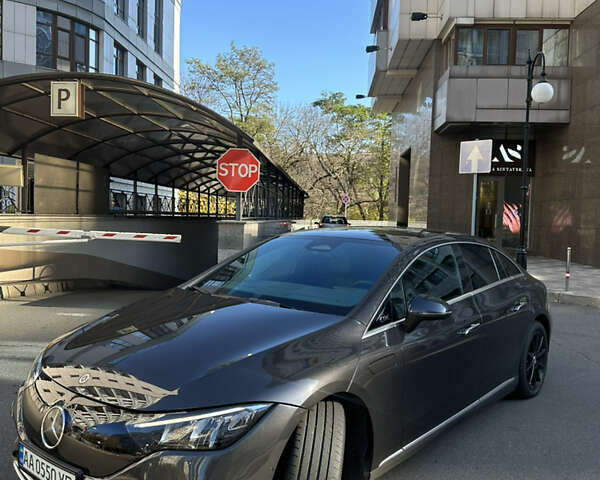 Серый Мерседес EQE, объемом двигателя 0 л и пробегом 38 тыс. км за 42500 $, фото 2 на Automoto.ua