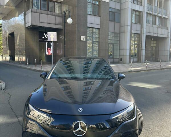 Серый Мерседес EQE, объемом двигателя 0 л и пробегом 38 тыс. км за 42500 $, фото 1 на Automoto.ua