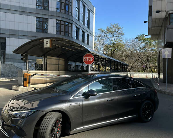 Серый Мерседес EQE, объемом двигателя 0 л и пробегом 38 тыс. км за 42500 $, фото 10 на Automoto.ua