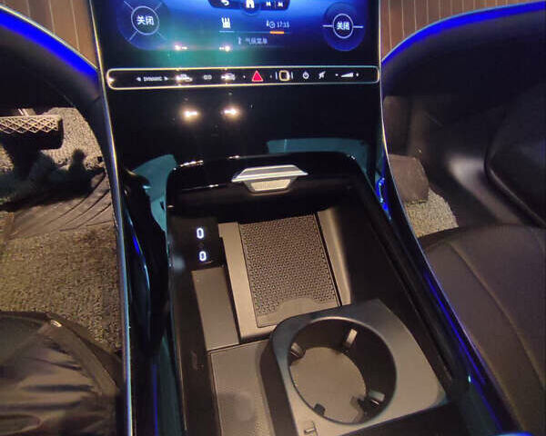 Серый Мерседес EQE, объемом двигателя 0 л и пробегом 20 тыс. км за 39999 $, фото 8 на Automoto.ua