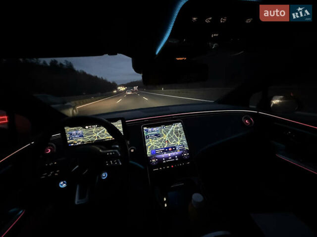 Синий Мерседес EQE, объемом двигателя 0 л и пробегом 21 тыс. км за 66000 $, фото 2 на Automoto.ua