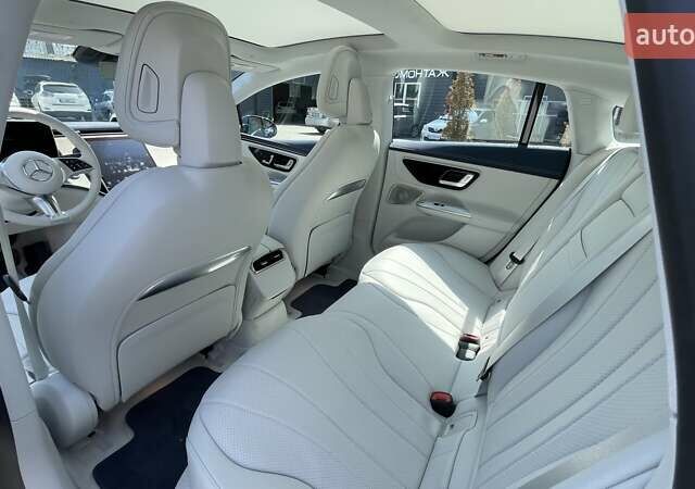 Синий Мерседес EQE, объемом двигателя 0 л и пробегом 1 тыс. км за 54500 $, фото 5 на Automoto.ua