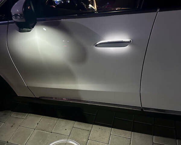 Белый Мерседес EQE SUV, объемом двигателя 0 л и пробегом 17 тыс. км за 52500 $, фото 46 на Automoto.ua