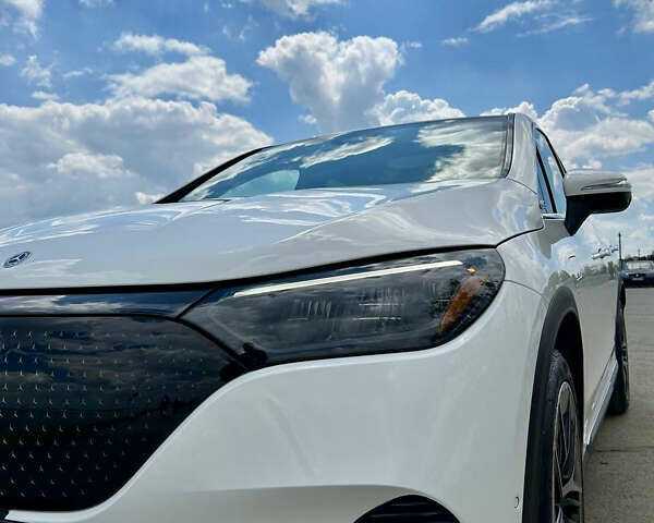 Белый Мерседес EQE SUV, объемом двигателя 0 л и пробегом 17 тыс. км за 52500 $, фото 15 на Automoto.ua