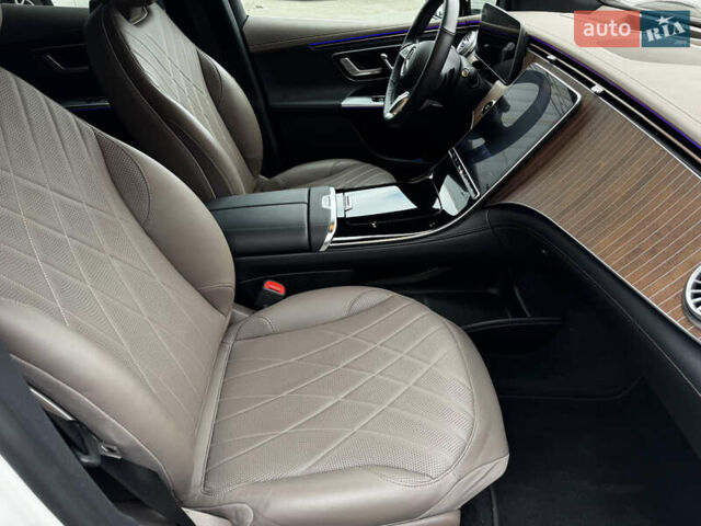 Белый Мерседес EQE SUV, объемом двигателя 0 л и пробегом 18 тыс. км за 49900 $, фото 32 на Automoto.ua