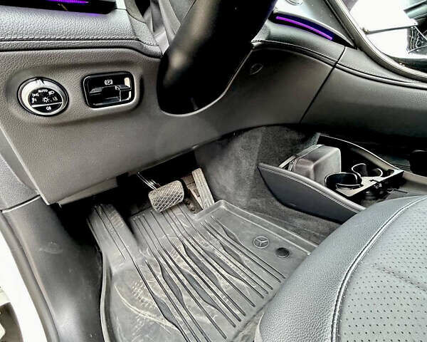 Белый Мерседес EQE SUV, объемом двигателя 0 л и пробегом 17 тыс. км за 52500 $, фото 37 на Automoto.ua