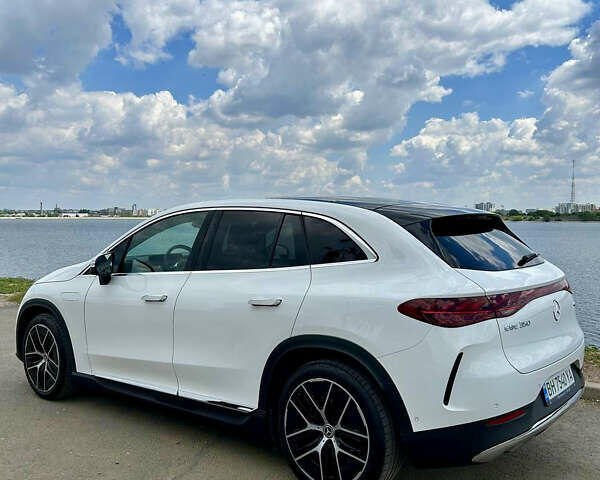 Белый Мерседес EQE SUV, объемом двигателя 0 л и пробегом 17 тыс. км за 52500 $, фото 7 на Automoto.ua