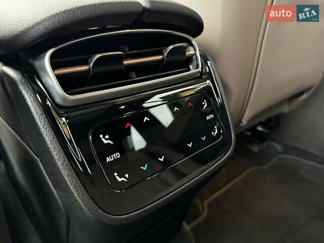 Белый Мерседес EQE SUV, объемом двигателя 0 л и пробегом 18 тыс. км за 49900 $, фото 18 на Automoto.ua