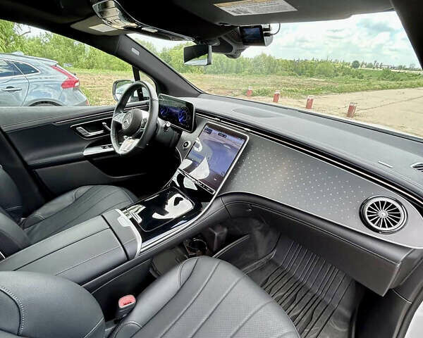 Белый Мерседес EQE SUV, объемом двигателя 0 л и пробегом 17 тыс. км за 52500 $, фото 43 на Automoto.ua