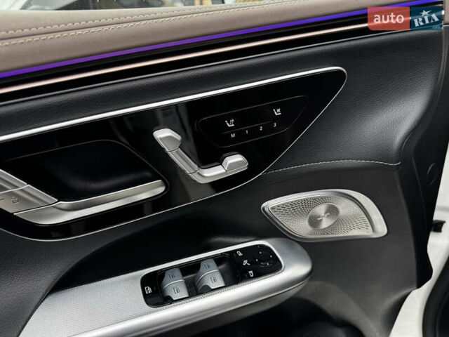 Белый Мерседес EQE SUV, объемом двигателя 0 л и пробегом 18 тыс. км за 49900 $, фото 38 на Automoto.ua