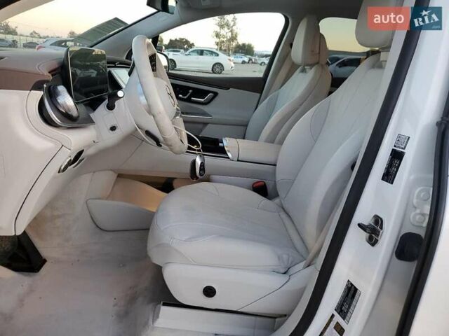 Белый Мерседес EQE SUV, объемом двигателя 0 л и пробегом 40 тыс. км за 26960 $, фото 6 на Automoto.ua
