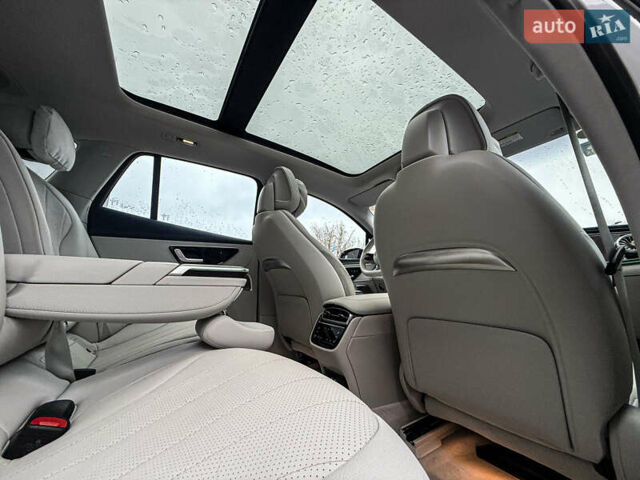 Белый Мерседес EQE SUV, объемом двигателя 0 л и пробегом 4 тыс. км за 76850 $, фото 28 на Automoto.ua