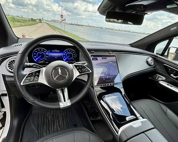 Белый Мерседес EQE SUV, объемом двигателя 0 л и пробегом 17 тыс. км за 52500 $, фото 41 на Automoto.ua